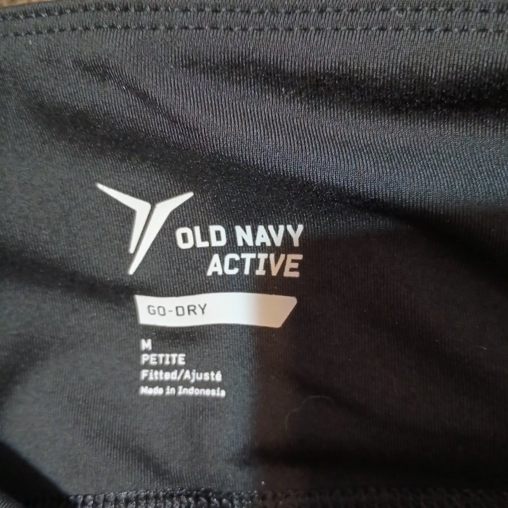 💥🏷️ EUC ~ Old Navy Active Go-Dry Fitted Leggings (Size:  Medium Petite) - Picture 3 of 3